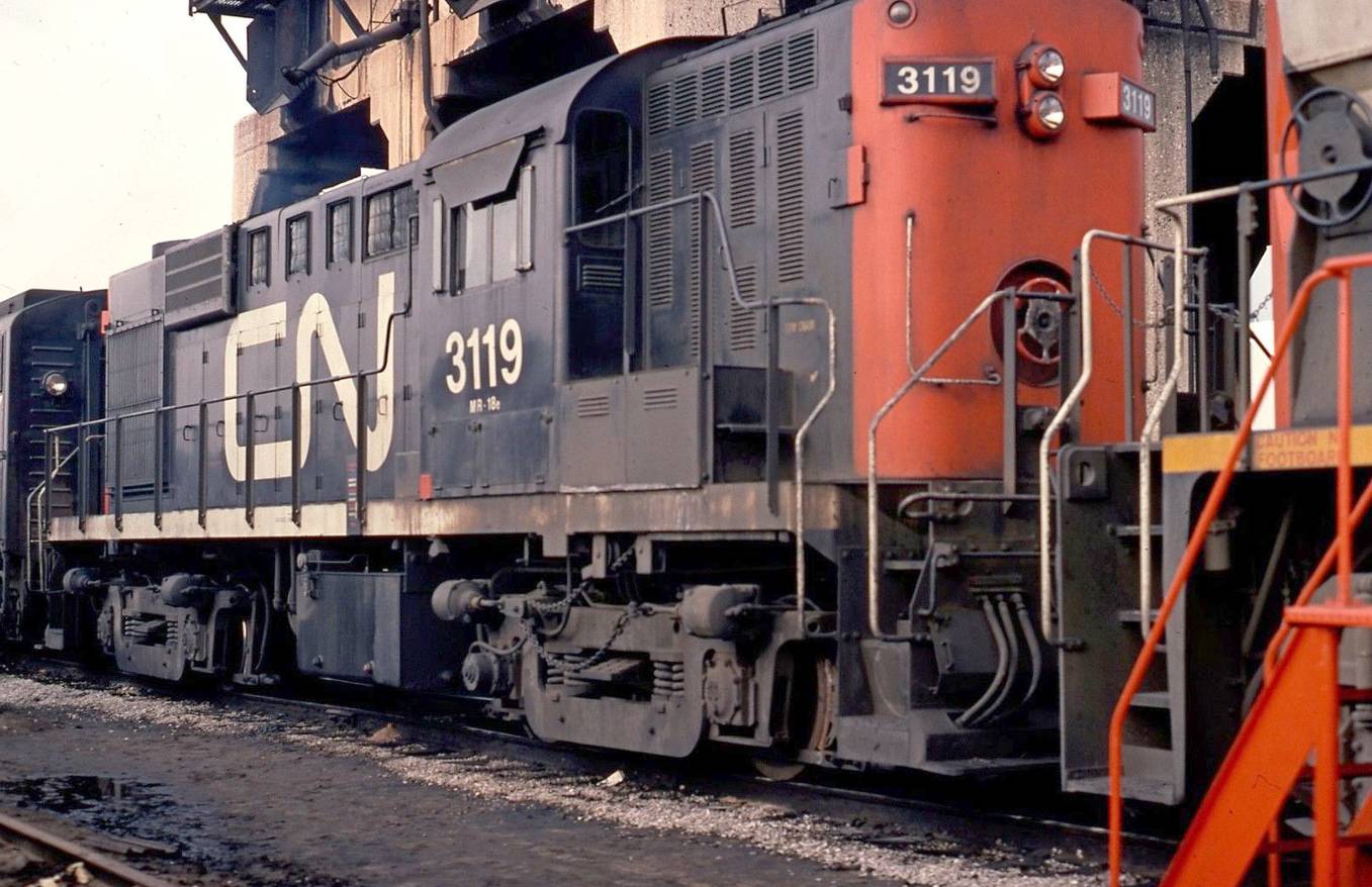 A PHOTO - TORONTO - TRAIN - CN DIESEL ENGINE - AT SPADINA SHOPS - 1976