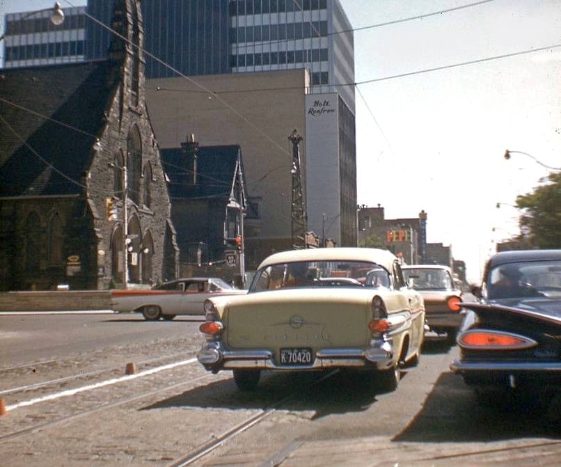 AA PHOTO - TORONTO - BLOOR AND UNIVERSITY AVE - LOOKING E AT GROUND LEVEL ON BLOOR - CHURCH OF THE REDEEMER ON LEFT - CARS IN TRAFFIC - 1961