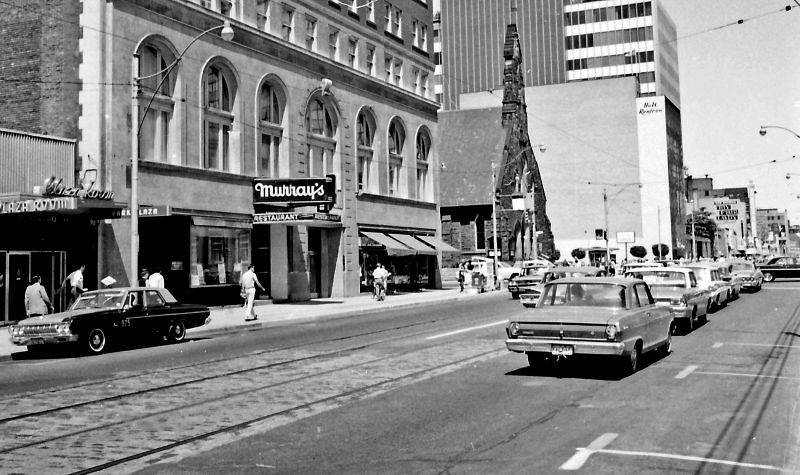 AA PHOTO - TORONTO - BLOOR - JUST W OF AVENUE ROAD - OPPOSITE ROM - MURRAY'S RESTAURANT IN PARK PLAZA HOTEL - GROUND LEVEL LOOKING N E - EARLY-1960s