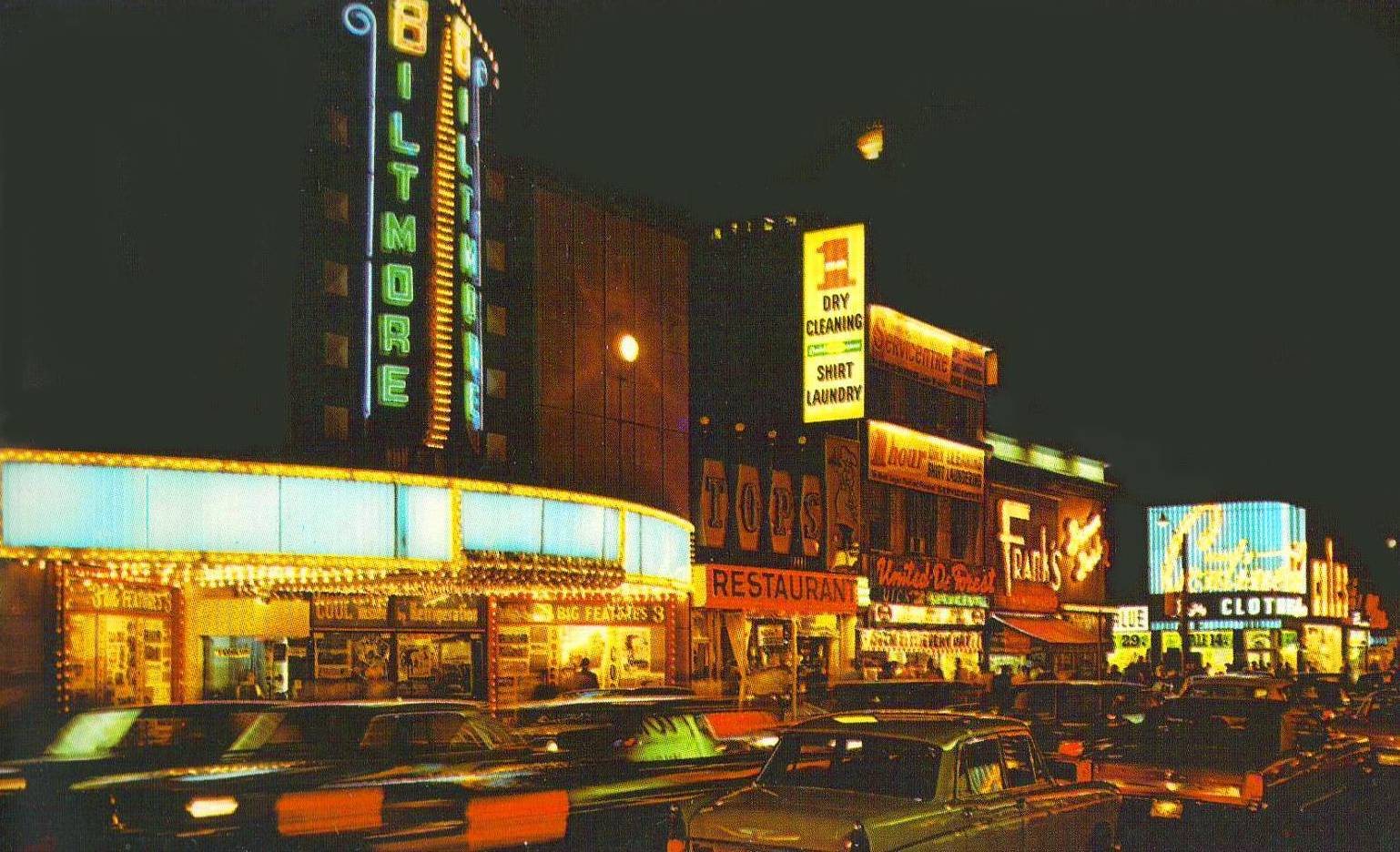 AA PHOTO - TORONTO - YONGE STREET - NIGHT - GROUND LEVEL NEAR DUNDAS - SUBSTANTIAL TRAFFIC - BILTMORE THEATER - TOPS RESTAURANT - UNITED DE FOREST - CONTINENTAL CLOTHING - COLES - MID -1