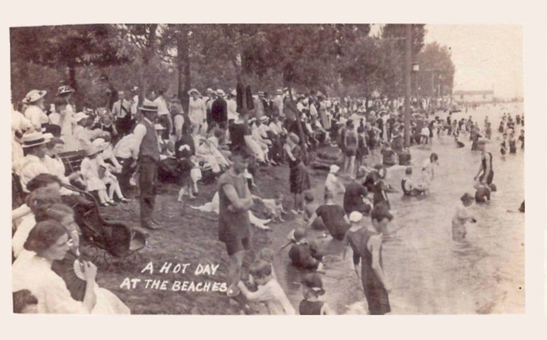 xx postcard - toronto - one of the eastern beaches - big crowd - called a hot day on the beaches - 1920s