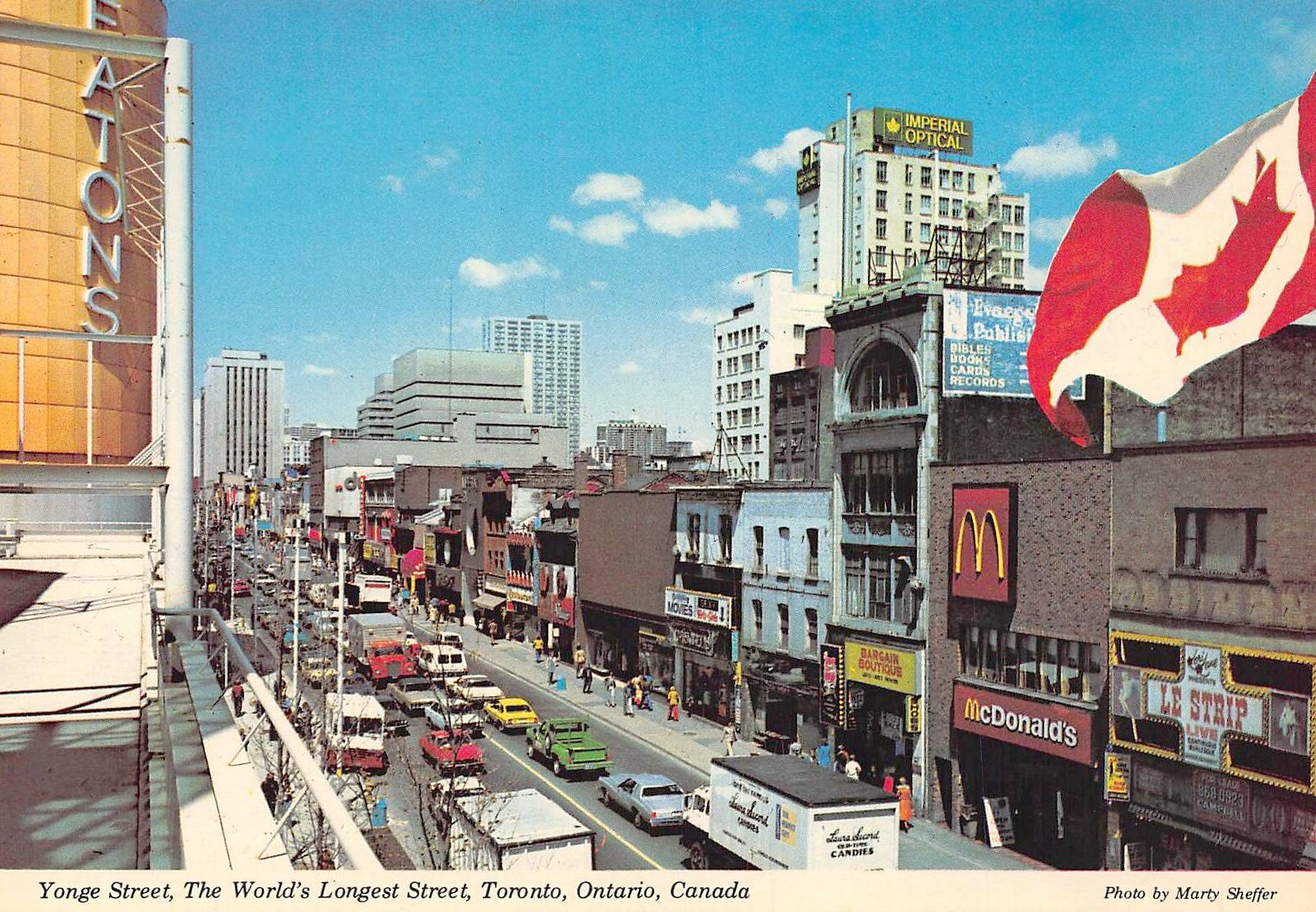XX POSTCARD - TORONTO - YONGE STREET - AERIAL LOOKING N AND DOWN FROM EATON CENTRE - c1980 - EATON CENTRE OPENED 1977