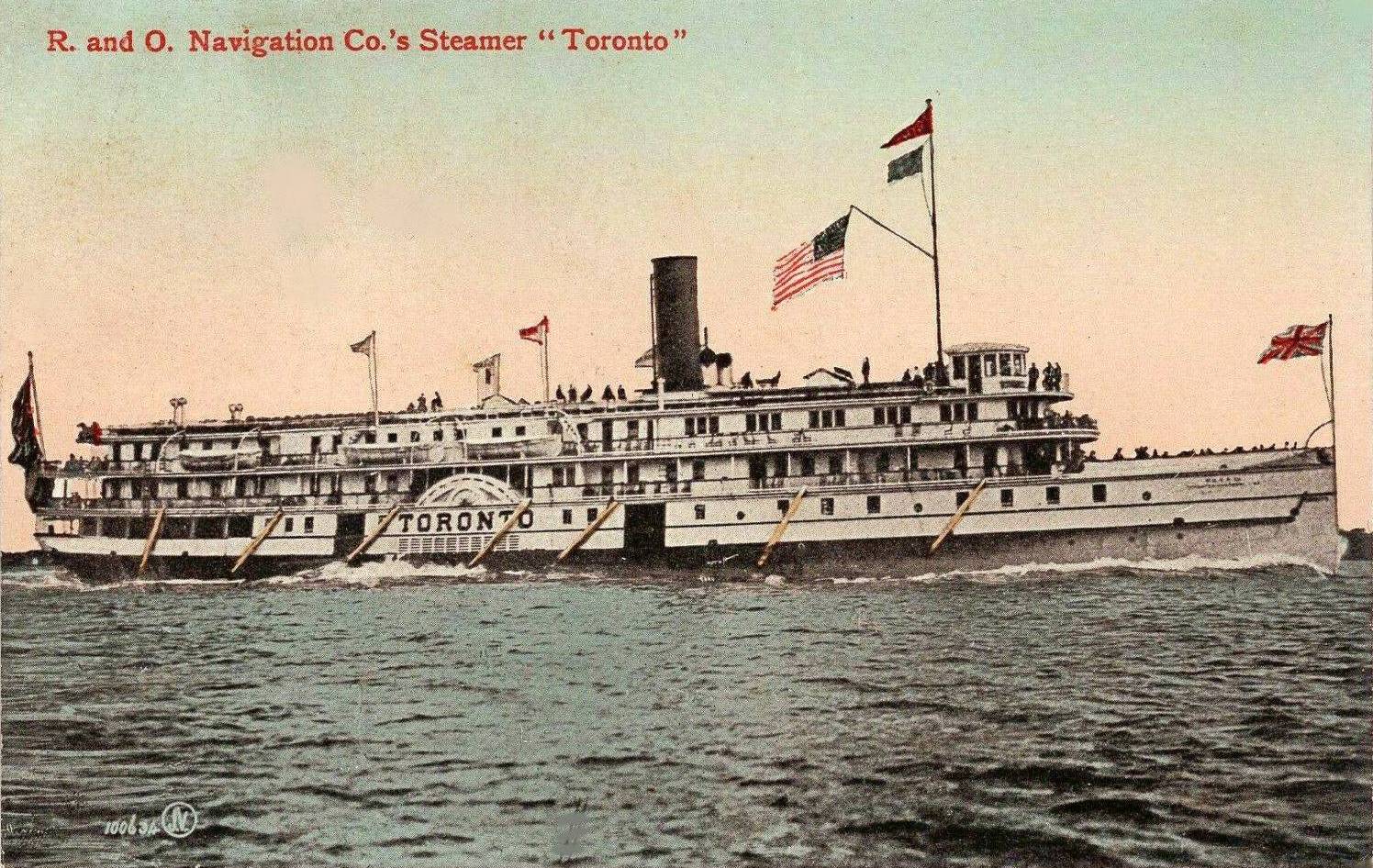 POSTCARD - TORONTO - STEAMER TORONTO OUT ON THE LAKE - R AND O NAVIGATION - PEOPLE ON DECKS - NOTE AMERICAN FLAG ON TOP AND BRITISH FLAG AT FRONT - TINTED - NICE VERSION - 1910s
