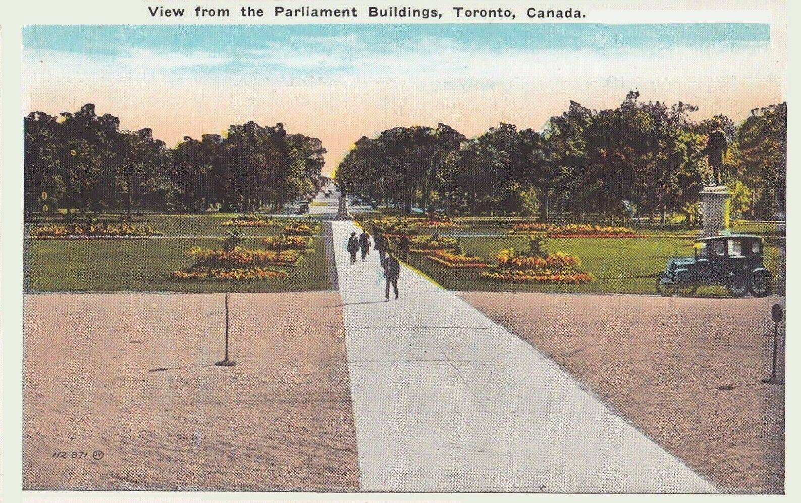 POSTCARD - TORONTO - VIEW DOWN (THEN) TREE-LINED UNIVERSITY AVE FROM THE ONTARIO PARLIAMENT BUILDINGS - A FEW PEOPLE WALKING - NOTE CAR PARKED NEAR STATUE ON THE RIGHT - TINTED - NICE VERSION - 1915